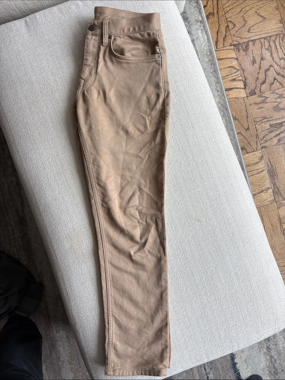 Banana Republic Slim Men's Traveler Pant in Khaki Tan